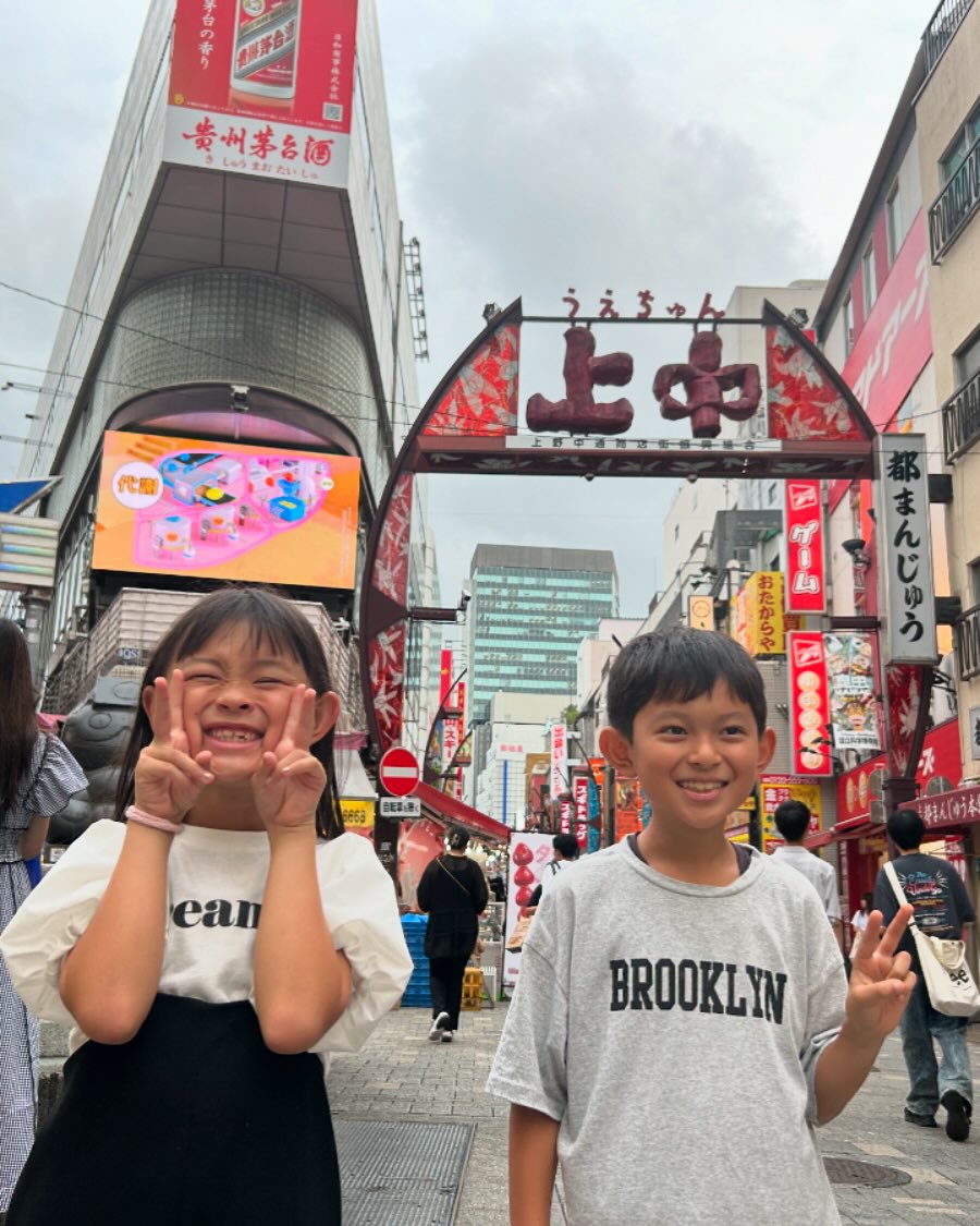 今日は急遽東京に３時間かけてきました。
途中高速道路が豪雨でヤバくてめっちゃ怖かった！

東京きてまずアメ横で酒です！
東京楽しいー(息子)